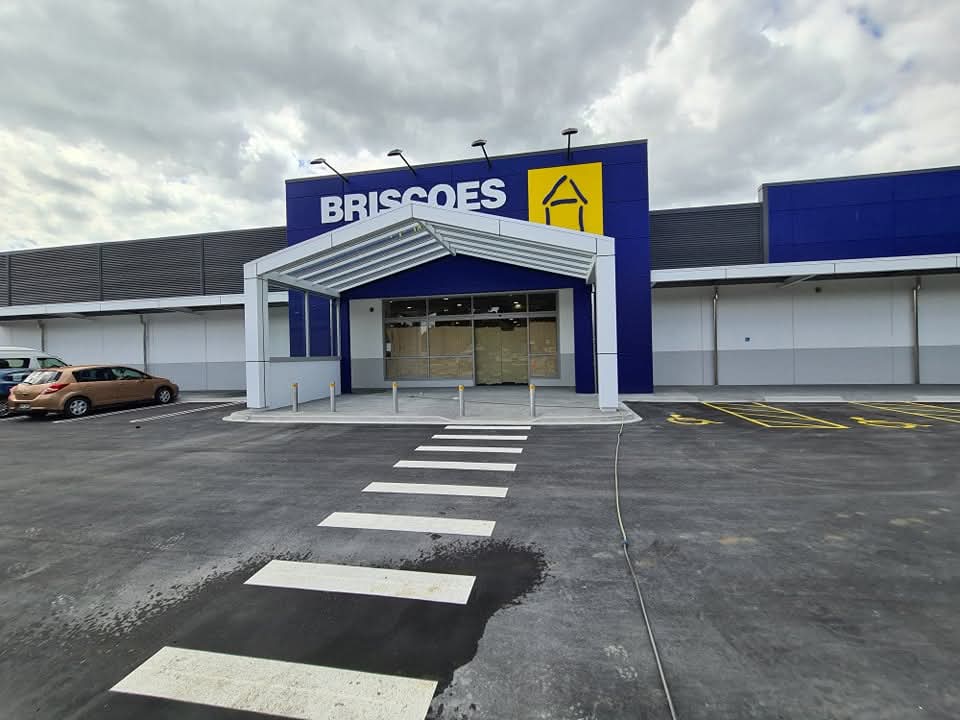 COMMERCIAL thumbnail 4