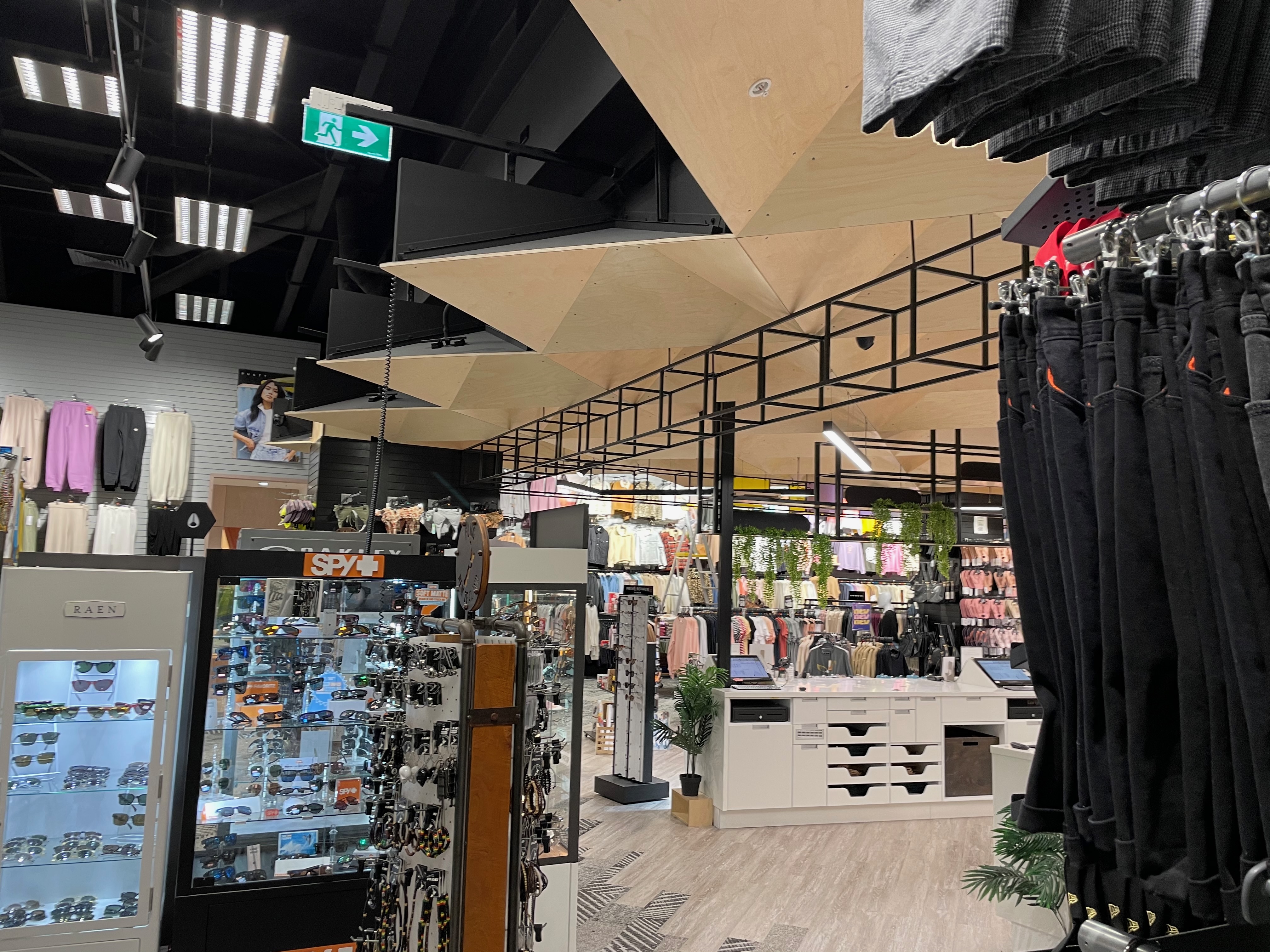 COMMERCIAL thumbnail 5