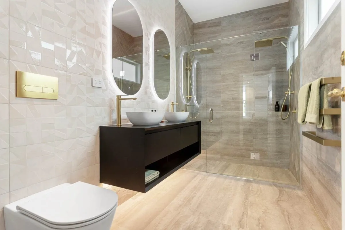 Peel Street Main Bathroom